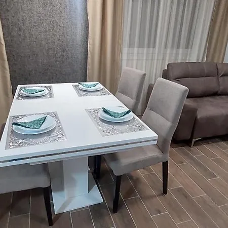 Lux Novi Park Apartament *