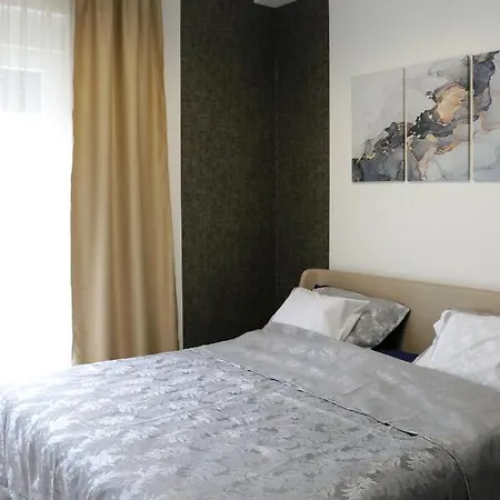 Lux Novi Park Apartmán