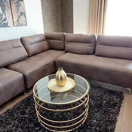 Lux Novi Park فردنيك