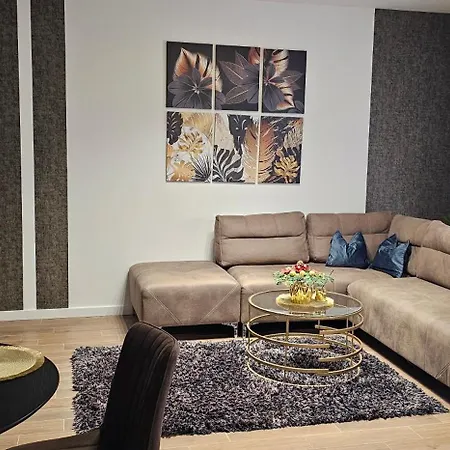 Lux Novi Park Apartmán