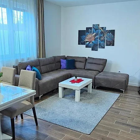 Lux Novi Park Apartament *