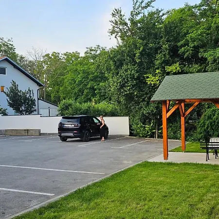 Lux Novi Park