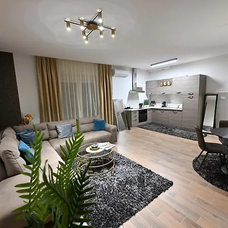 Lux Novi Park Apartament *