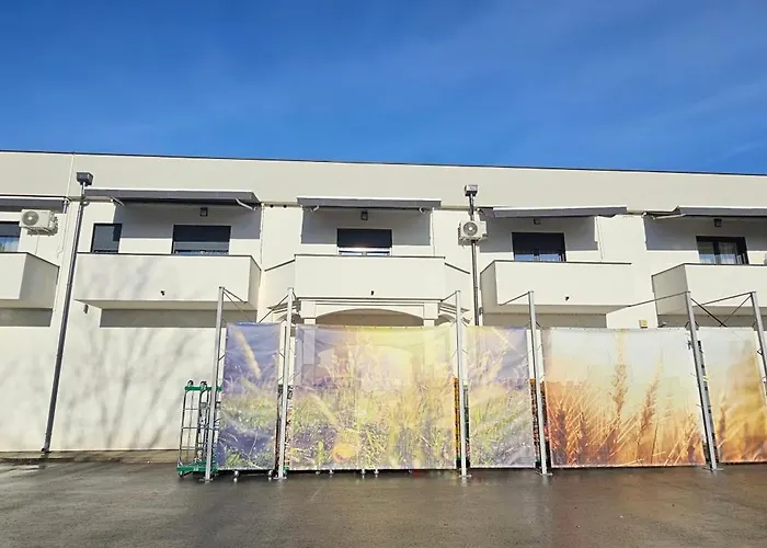 Lux Novi Park Apartament *