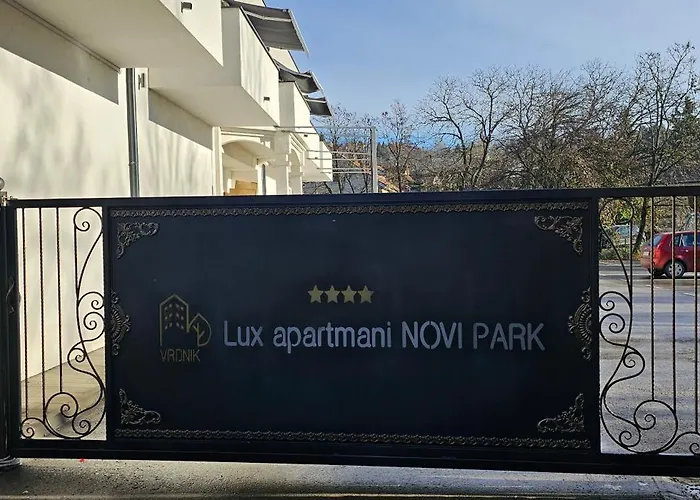 Lux Novi Park Apartament *